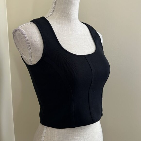 Boutique Black Sleeveless Crop Top - Picture 2 of 9